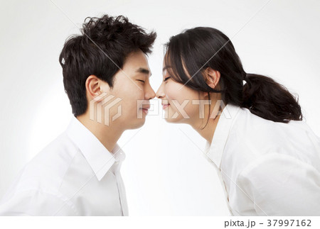 向き合う 見開き 対面 37997162