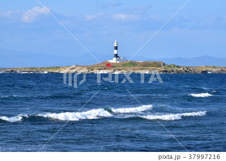 大間埼灯台 青森県下北半島 本州最北端 遠望は北海道 大間埼灯台 青森県下北半島 本州最北端 遠望は北海道 37997216