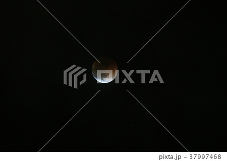 青い帯・皆既月食(スーパーブルーブラッドムーン)=1月31日、関連キーワード 皆既月食連続写真 青い帯・皆既月食(スーパーブルーブラッドムーン)=1月31日、関連キーワード 皆既月食連続写真 37997468