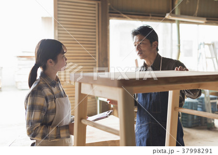 家具職人　師弟イメージ　ワークショップ 37998291