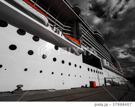 MSC Meraviglia at Port of Messina /メッシーナ港・MSCメラビリア MSC Meraviglia at Port of Messina /メッシーナ港・MSCメラビリア 37998407