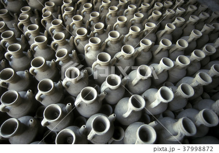AFRICA EGYPT CAIRO PEOPLE WORKER POTTERY 37998872