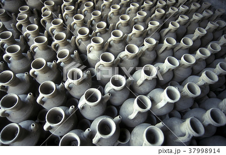 AFRICA EGYPT CAIRO PEOPLE WORKER POTTERY 37998914