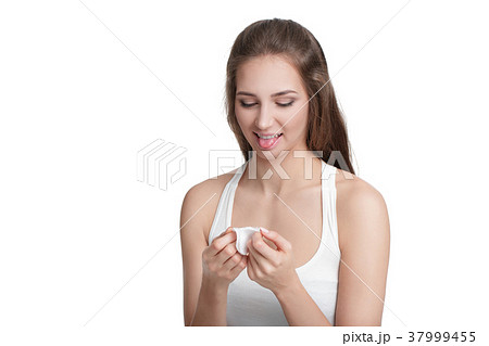 woman with cotton pad woman with cotton pad 37999455