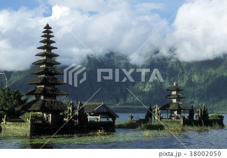 INDONESIA BALI LAKE BRATAN PURA ULUN DANU TEMPLE INDONESIA BALI LAKE BRATAN PURA ULUN DANU TEMPLE 38002050