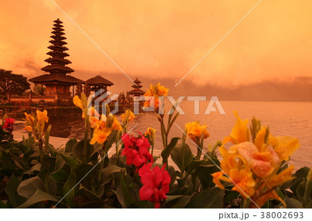 INDONESIA BALI LAKE BRATAN PURA ULUN DANU TEMPLE INDONESIA BALI LAKE BRATAN PURA ULUN DANU TEMPLE 38002693