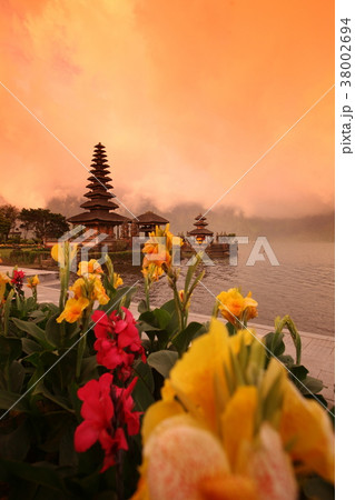 INDONESIA BALI LAKE BRATAN PURA ULUN DANU TEMPLE 38002694
