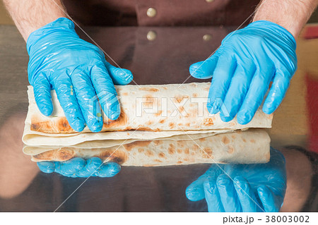 Cooking Shawarma. 38003002