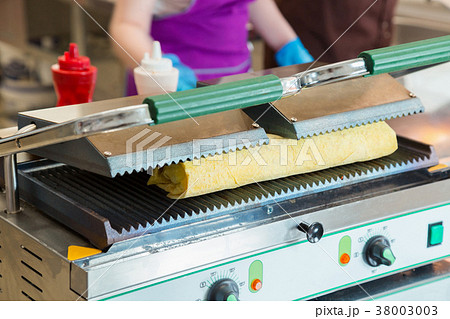 Preparation of shawarma on an electric furnace Preparation of shawarma on an electric furnace 38003003
