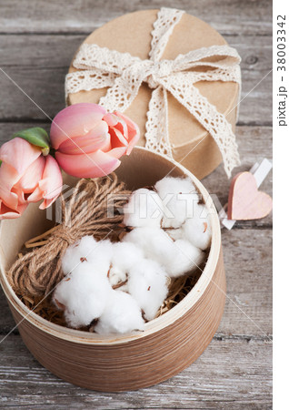 Pink tulip flowers and craft gifts 38003342