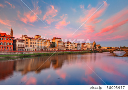 River Arno and Ponte Vecchio in Florence, Italy 38003957