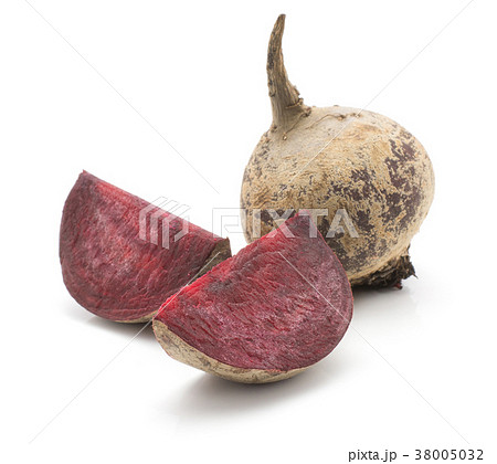 Raw beetroot isolated on white 38005032