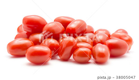 Red cherry tomatoes isolated on white 38005047