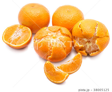 Fresh clementine isolated on white 38005125