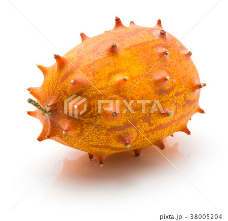 Fresh kiwano isolated on white 38005204