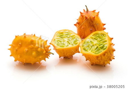 Fresh kiwano isolated on white 38005205