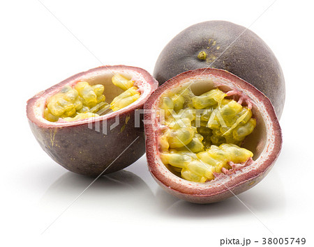 Fresh passion fruit isolated on white 38005749
