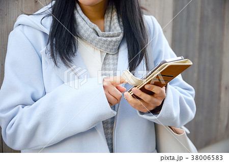 女性 スマホ 女性 スマホ 38006583