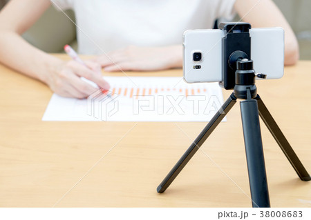 Businesswoman present financial stats on vlogging 38008683