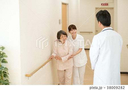 病院 医療 リハビリ イメージ 38009282