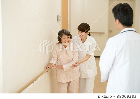 病院 医療 リハビリ イメージ 38009283