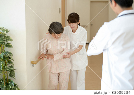 病院 医療 リハビリ イメージ 38009284