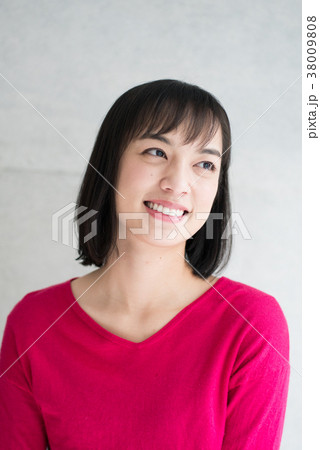 若い女性 若い女性 38009808