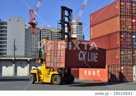 コンテナとトップリフター コンテナとトップリフター 38010691