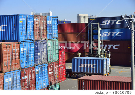 コンテナとトップリフター 38010709