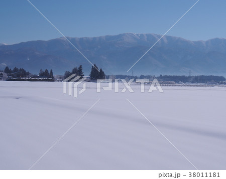 秋田県 雪景色 冬 青空 秋田県 雪景色 冬 青空 38011181