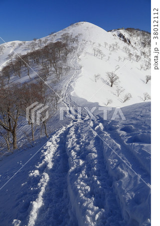 冬の谷川岳 天神尾根から天神山を見る 38012112