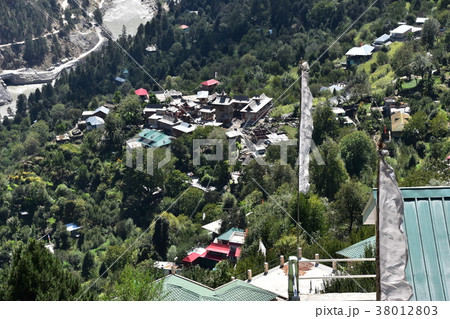 インドのレコン・ピオとキナウル谷　　美しい山と村　伝統的な家屋とサトレジ川　 38012803