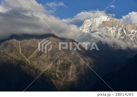 インドのレコン・ピオとキナウル谷 カルパ村から見た美しい山々 聖山 キナウル・カイラス インドのレコン・ピオとキナウル谷 カルパ村から見た美しい山々 聖山 キナウル・カイラス 38014265