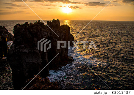 【東伊豆】城ヶ崎海岸 日の出 38015487
