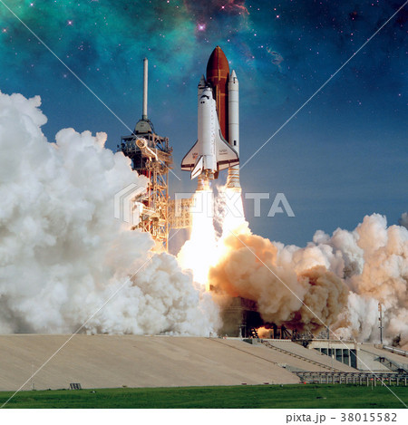 Launch of the Space Shuttle Discovery 38015582