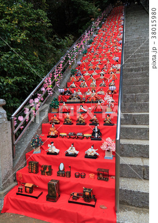 雛人形 -備前片上ひなめぐり 宇佐八幡宮 石段ひな飾り（62段およそ300体）- 38015980