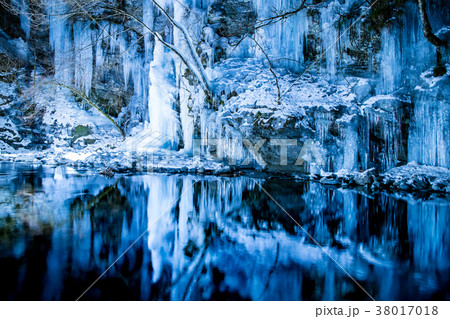 埼玉秩父　三十槌の氷柱 ライトアップ 38017018