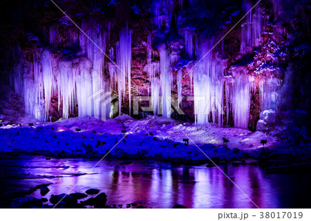 埼玉秩父　三十槌の氷柱 ライトアップ 38017019