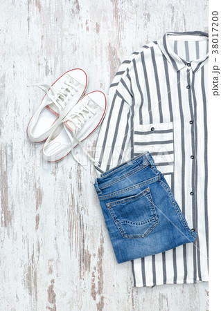 White and blue striped shirt, white sneakers 38017200