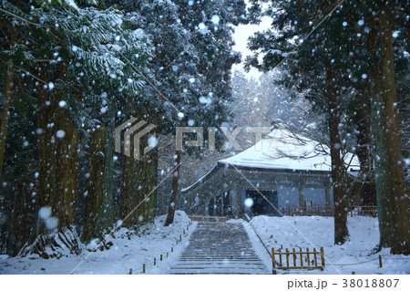 冬の中尊寺の写真素材