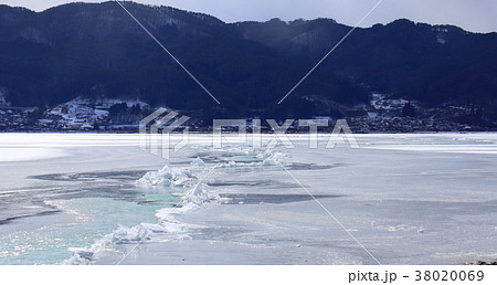2018-02-06　　 諏訪湖と御神渡り　　　下諏訪港 38020069