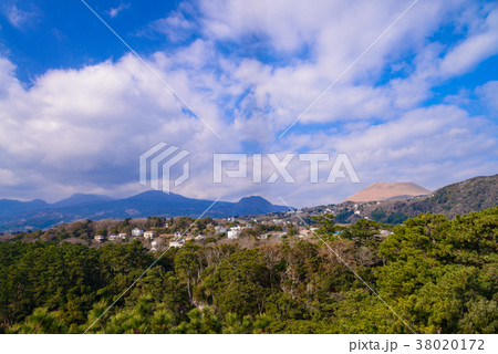 【東伊豆】城ケ崎から眺める、大室山 38020172