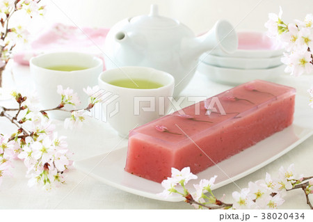手作りさくら羊羹でティータイム さくらの花 手作りさくら羊羹でティータイム さくらの花 38020434