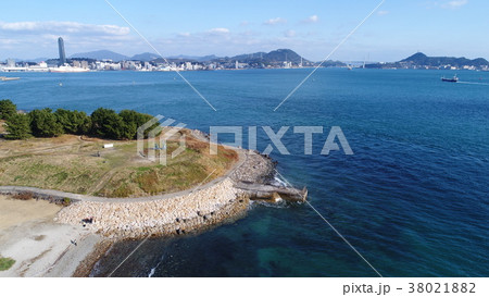 空撮画像:山口県下関市の巌流島から見た関門海峡 空撮画像:山口県下関市の巌流島から見た関門海峡 38021882