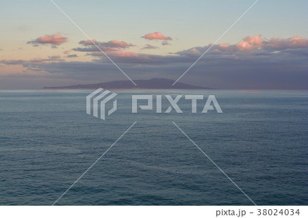 伊豆・熱川温泉から見た伊豆大島 伊豆・熱川温泉から見た伊豆大島 38024034