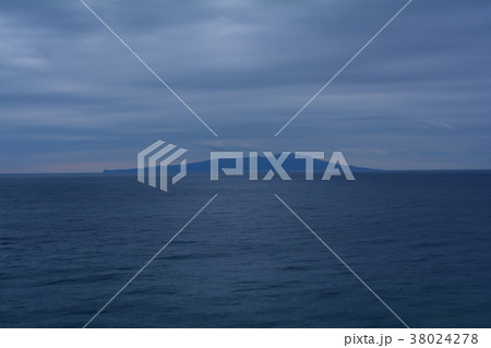 伊豆・熱川温泉から見た伊豆大島 伊豆・熱川温泉から見た伊豆大島 38024278