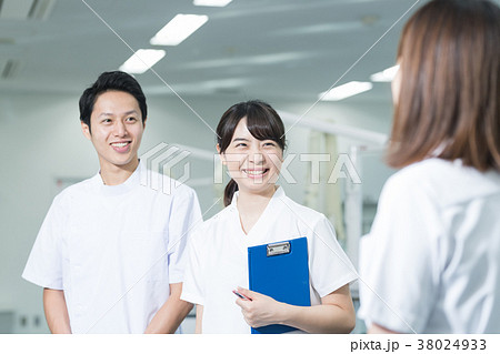 白衣 男女 白衣 男女 38024933