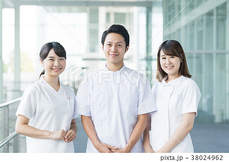 白衣　男女 38024962