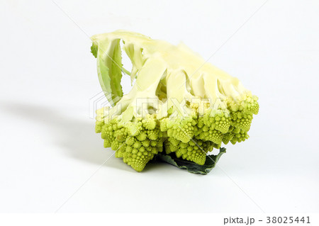 Green Romanesco broccoli Green Romanesco broccoli 38025441