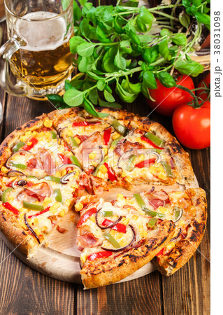 Homemade pizza with bacon, paprika and corn 38031098